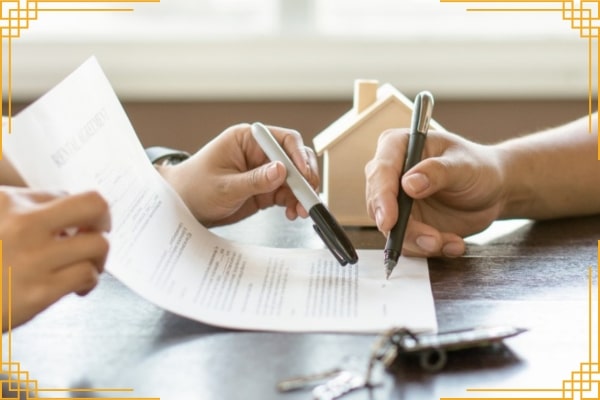 Kiểm tra kỹ hợp đồng, lãi suất, phí ẩn