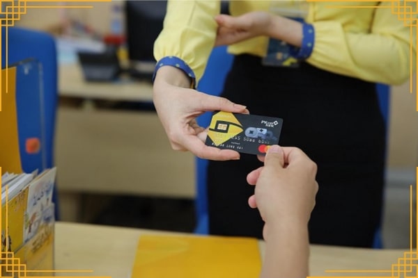 Thẻ tín dụng PVComBank: So sánh & Đánh giá ưu nhược điểm