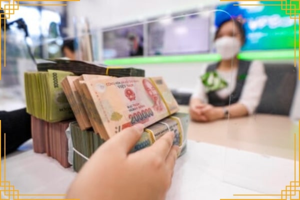 Gửi tiết kiệm ngân hàng an toàn, lãi suất ổn định, dễ rút khi cần.